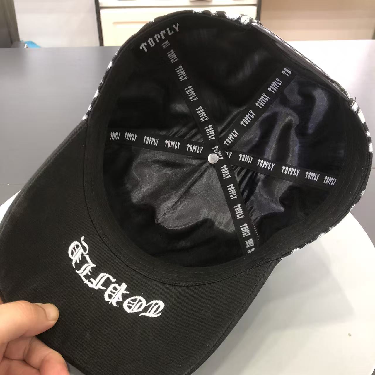 Wholesale 5 Panel Dandy Hats High Quality Black Baseball Cap with Satin Lining and Embroidery Logo 100% Polyester Suede Brim